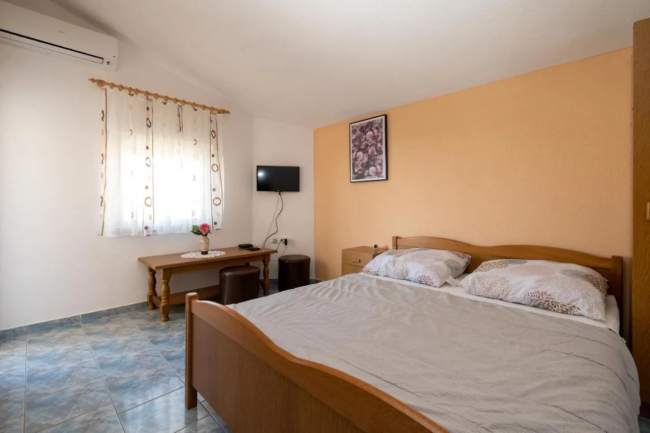 Isolated Apartments With A Parking Space Vir - 20177 Croatia
