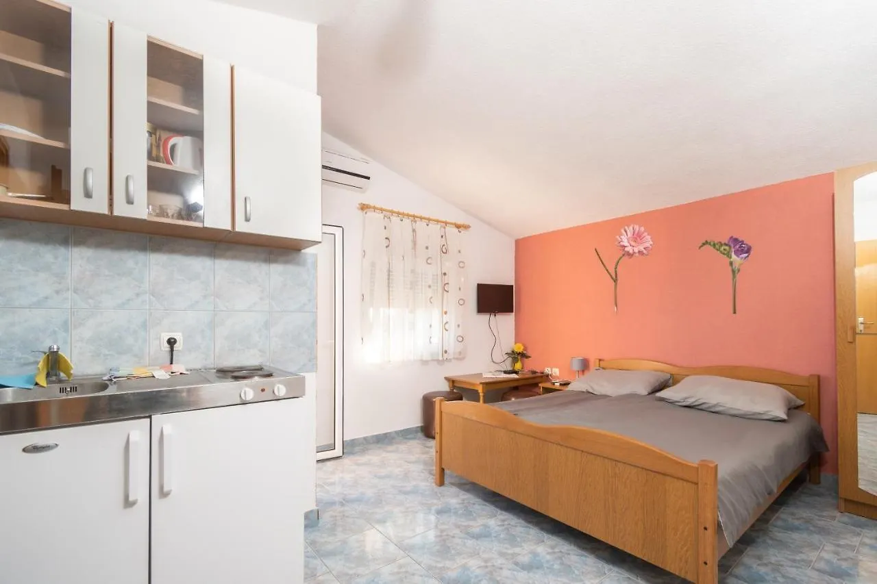 Isolated Apartments With A Parking Space Vir - 20177 Croatia