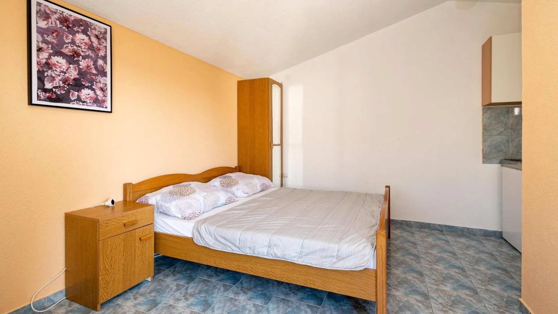 Isolated Apartments With A Parking Space Vir - 20177