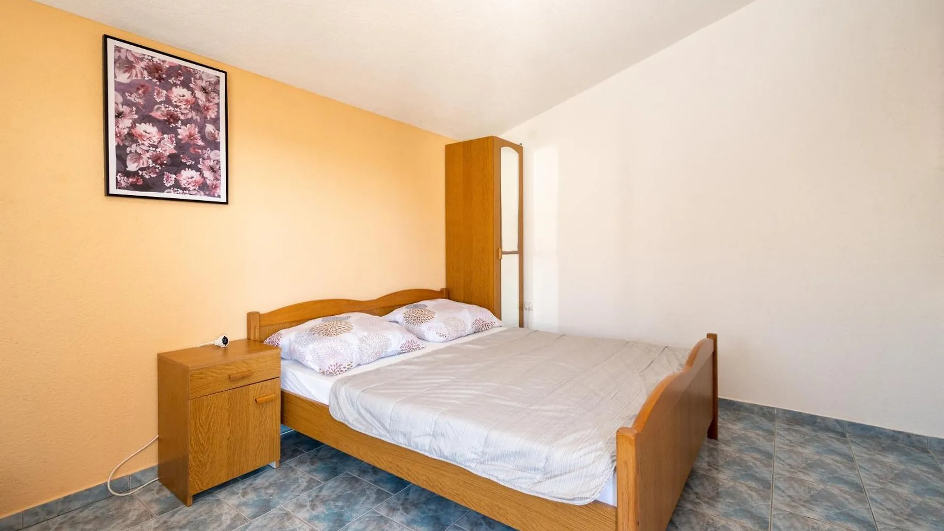 Isolated Apartments With A Parking Space Vir - 20177